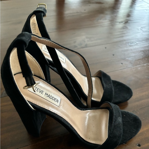 Black Heels - Picture 2 of 4